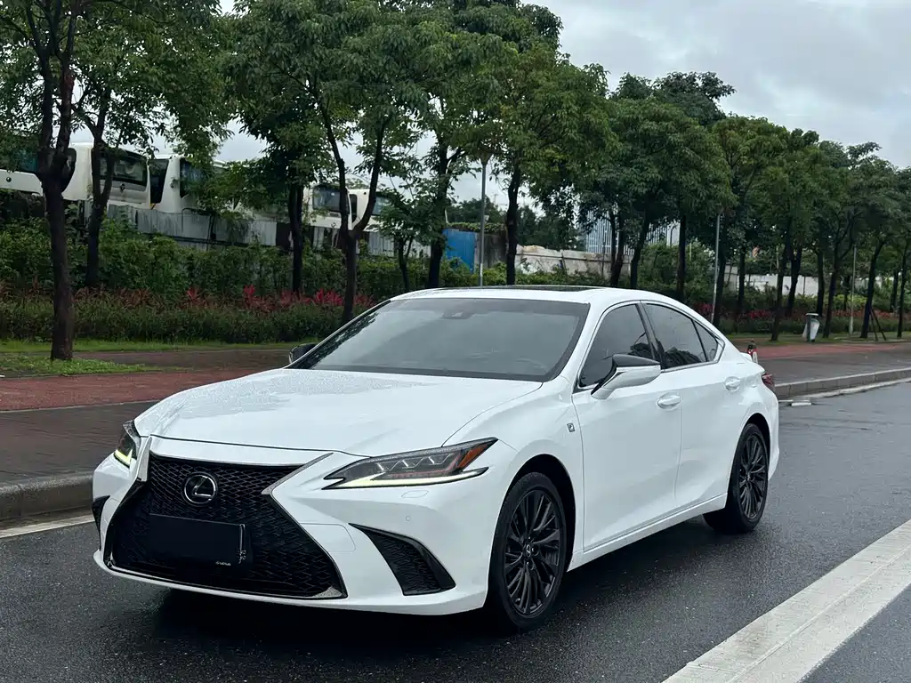 Lexus ES 2019