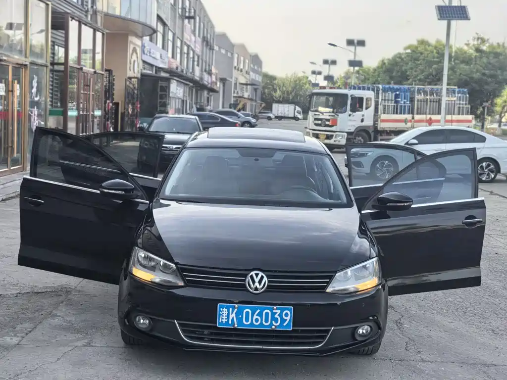 Volkswagen Sagitar 2012 1.4TSI MT Luxury
