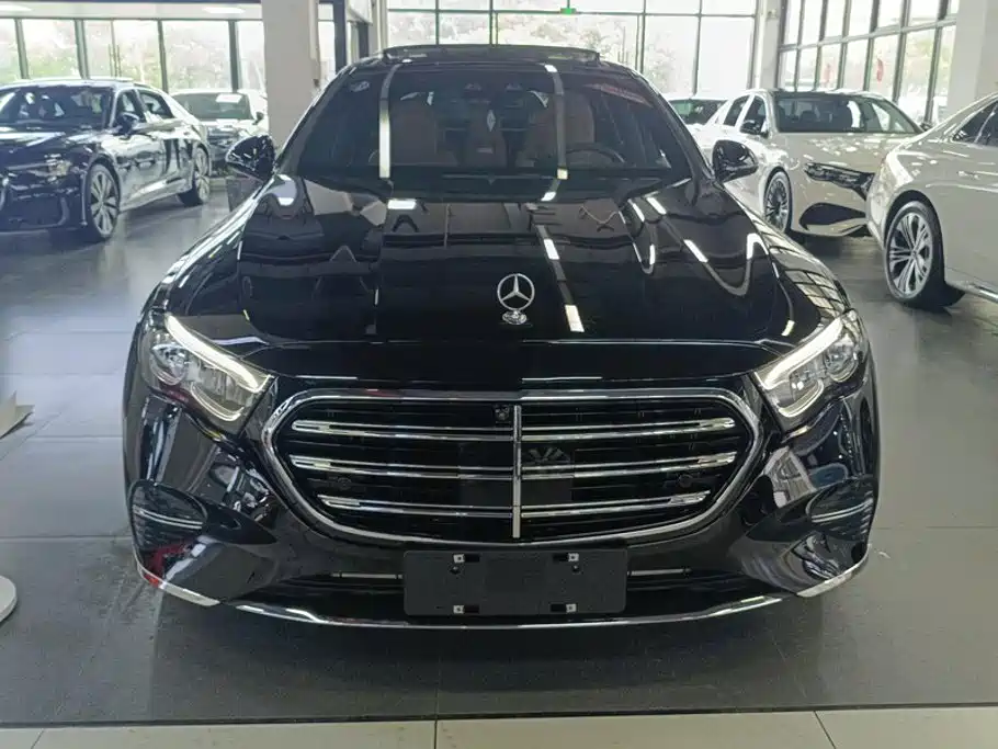 Mercedes-Benz E-Class — миниатюра 2