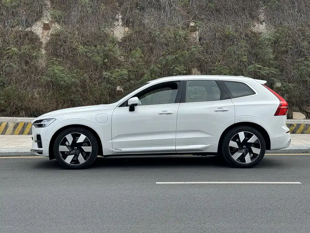 VOLVO XC60 PLUG IN HYBRID