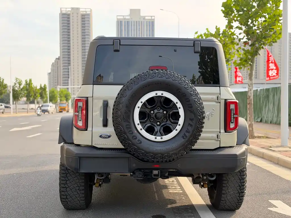 Ford Bronco — миниатюра 5