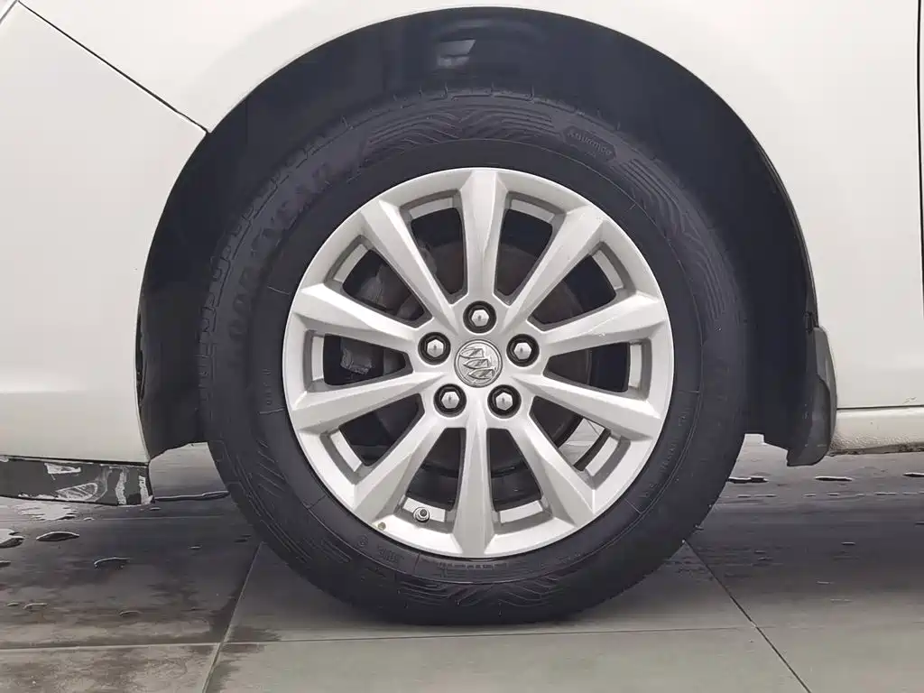 Buick Excelle — миниатюра 17