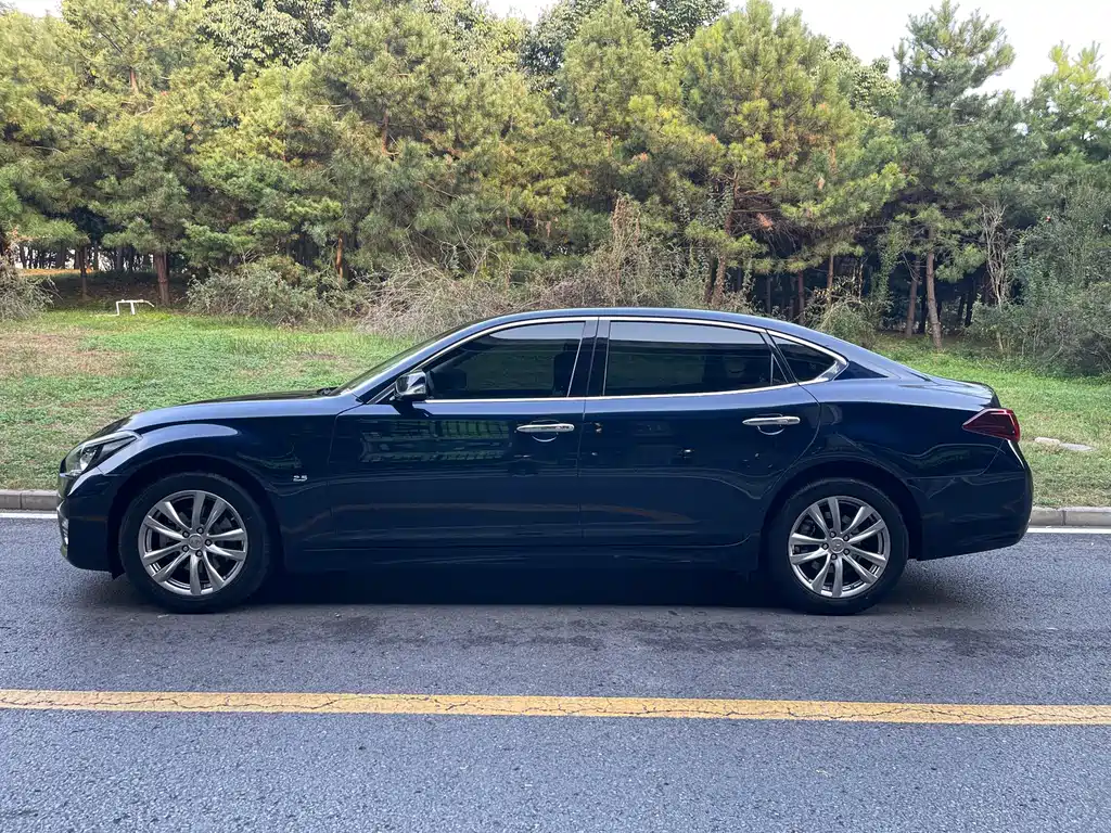 Infiniti Q70 — миниатюра 3