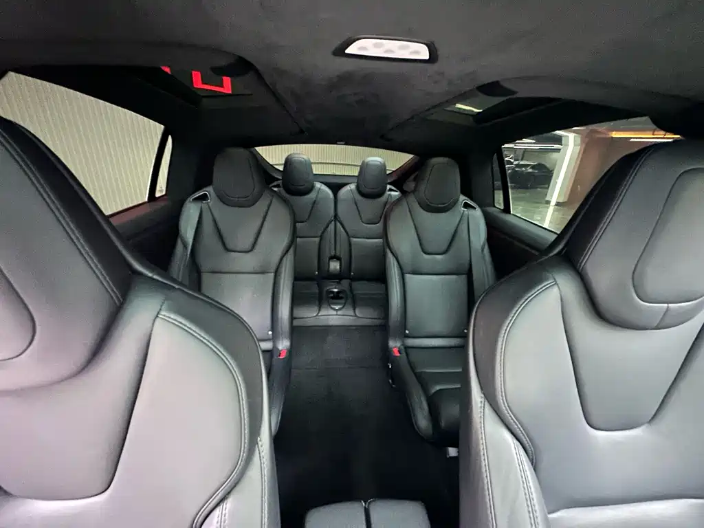 Tesla Model X — миниатюра 17