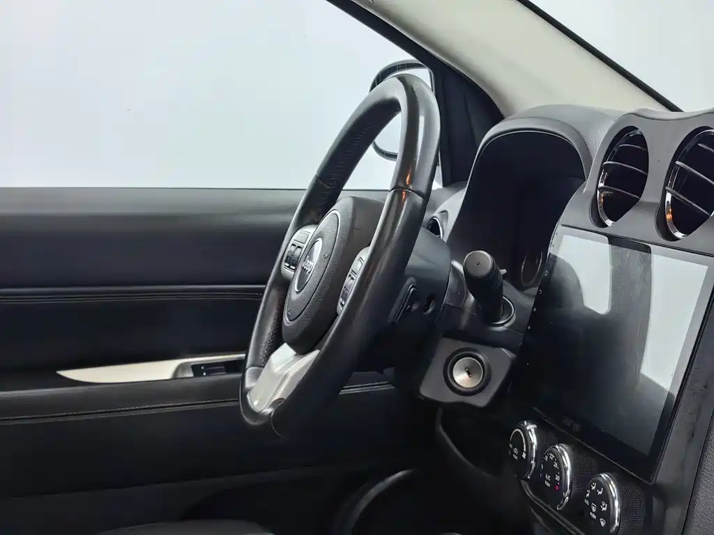 Jeep Compass (Import) — миниатюра 22