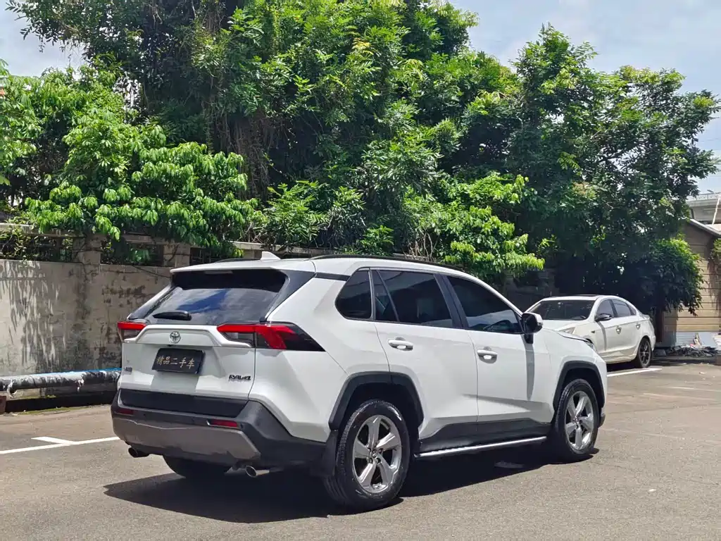 Toyota RAV4 — миниатюра 9