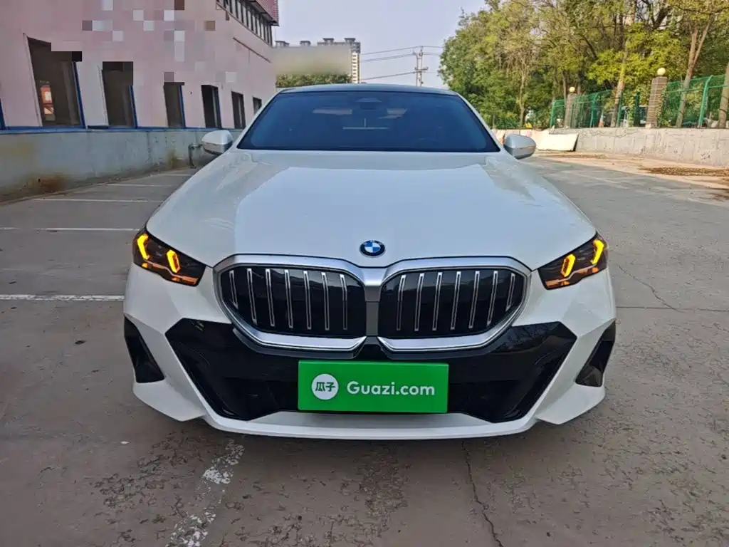 BMW 5 Series — миниатюра 3
