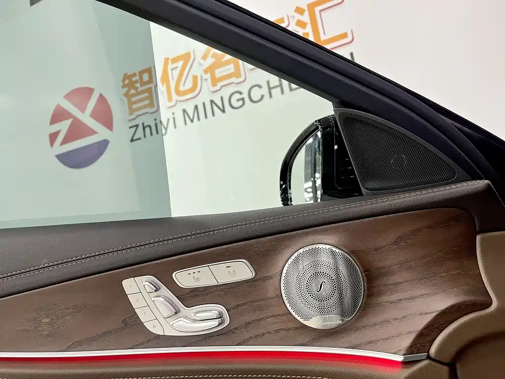 Mercedes-Benz E-Class — миниатюра 6