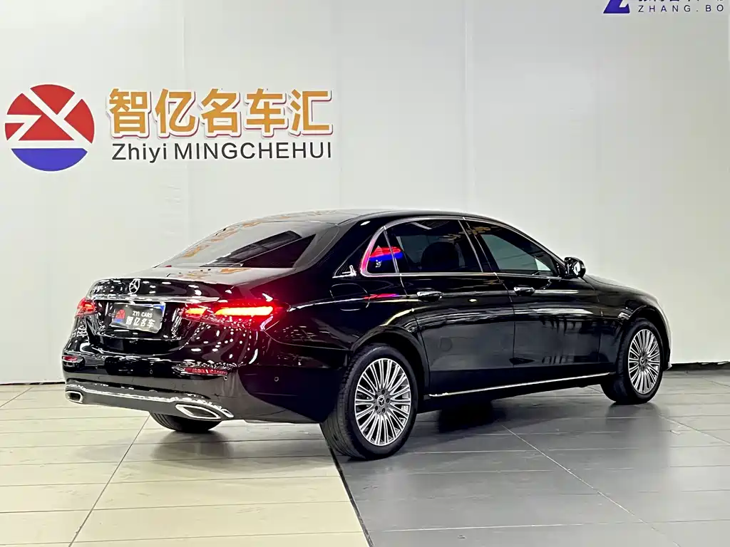 Mercedes-Benz E-Class — миниатюра 13