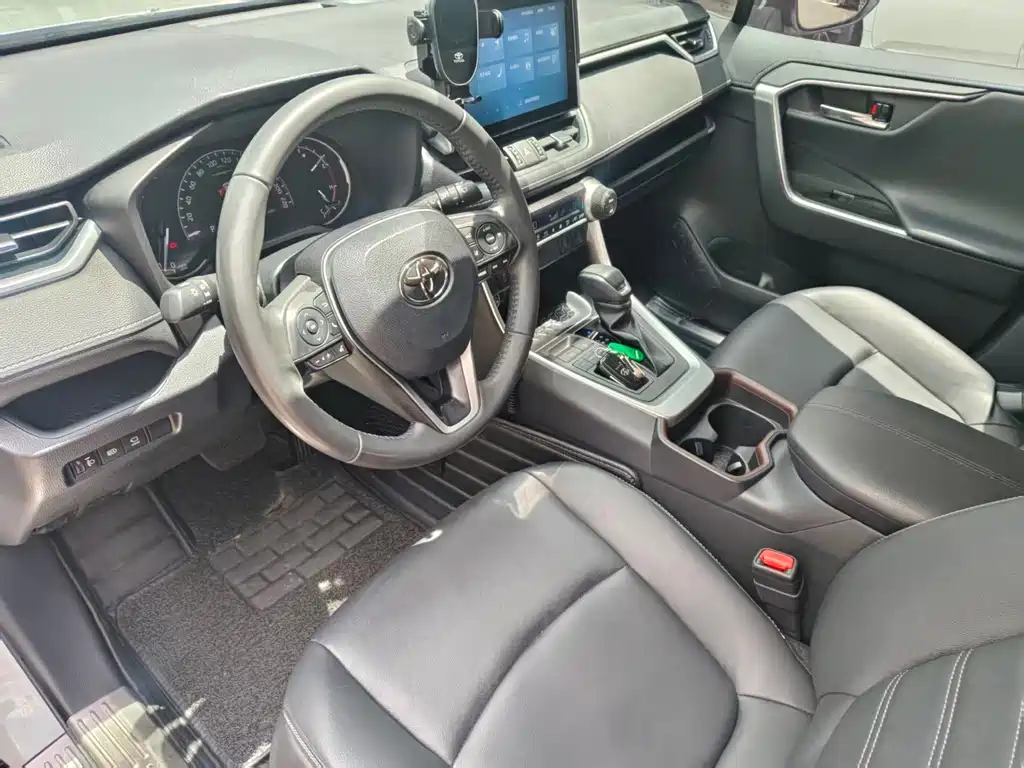 Toyota RAV4 — миниатюра 11