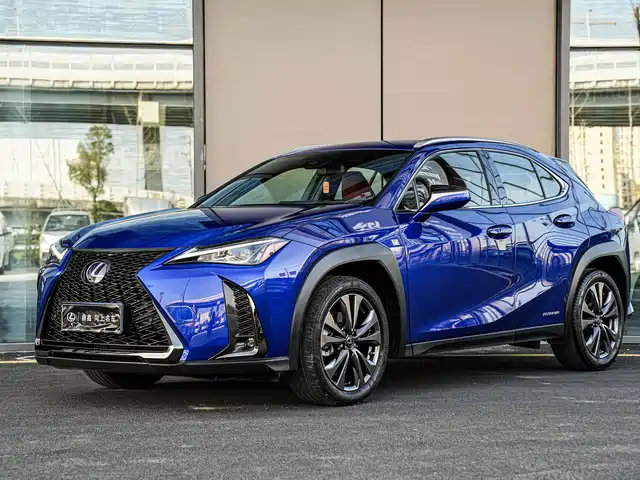 LEXUS UX 2020