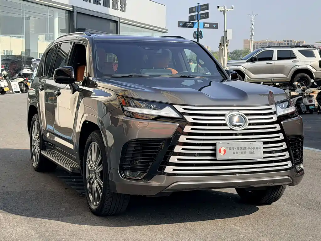 Lexus LX