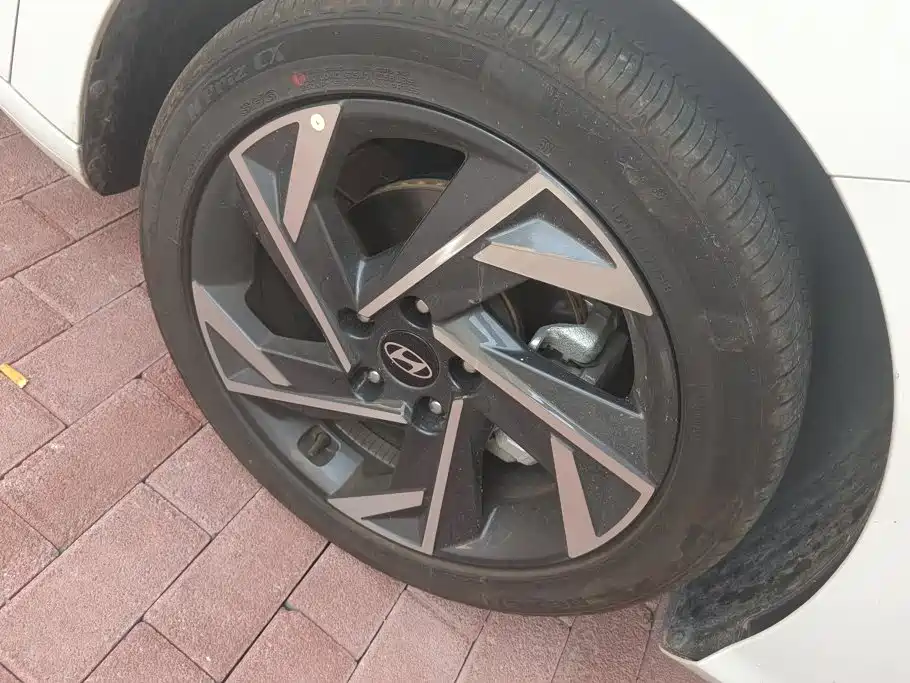 Hyundai Elantra — миниатюра 6