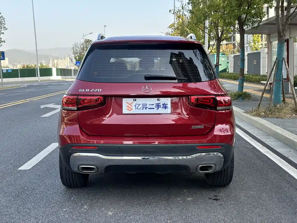 MERCEDES-BENZ GLB