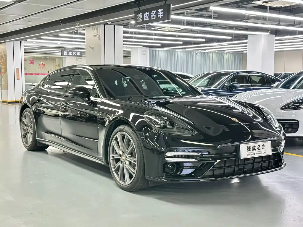 Porsche Panamera 2021