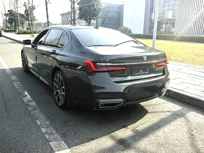 BMW 7 Series — миниатюра 6