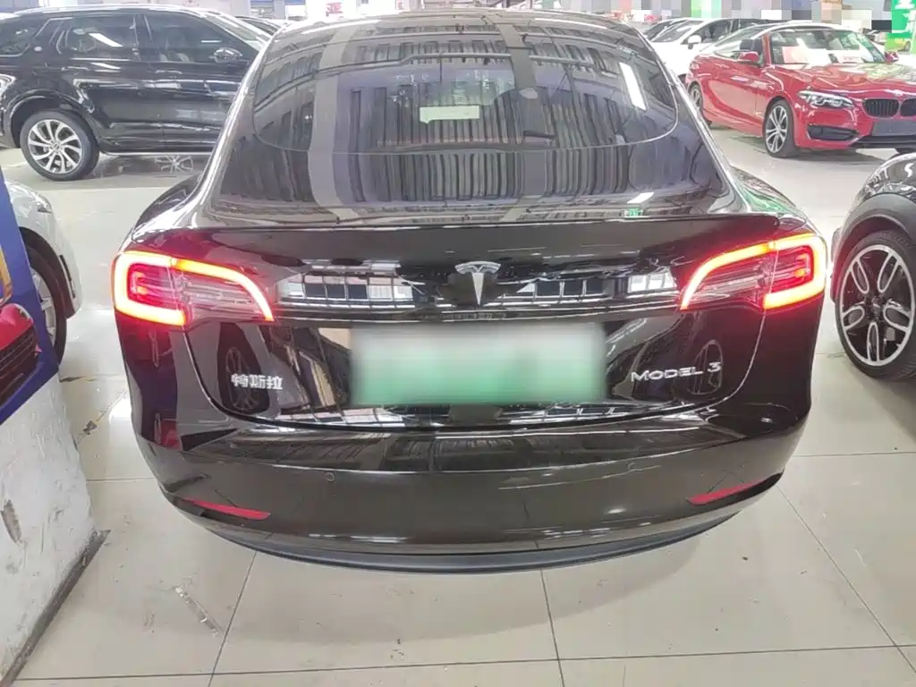 Tesla Model 3 — миниатюра 6