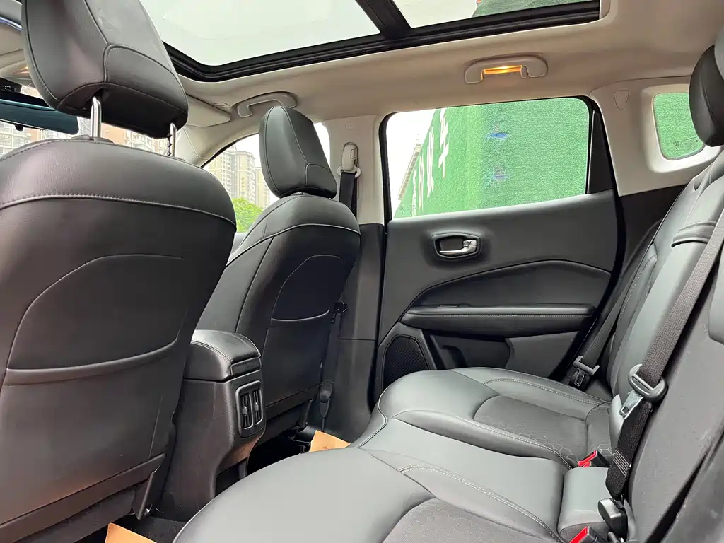 Jeep Compass - фото 6