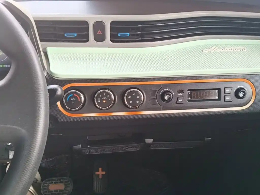 Wuling MINIEV — миниатюра 13