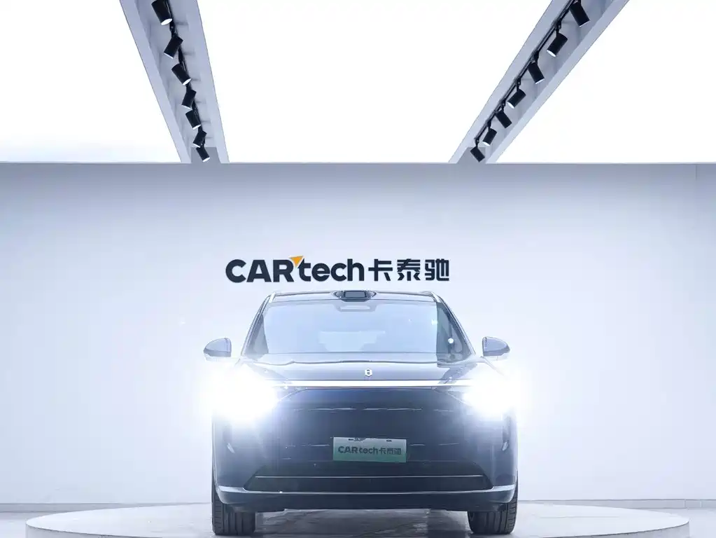 Aito M8 2025 Ultra 53.4kWh 6 мест (192 )