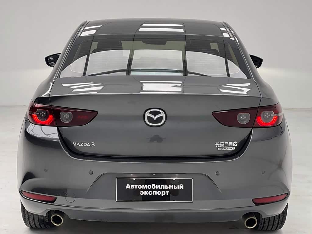 Mazda Mazda3 Axela 2.0 л 2022 г. Серебристо-серый, пробег 21000 км
