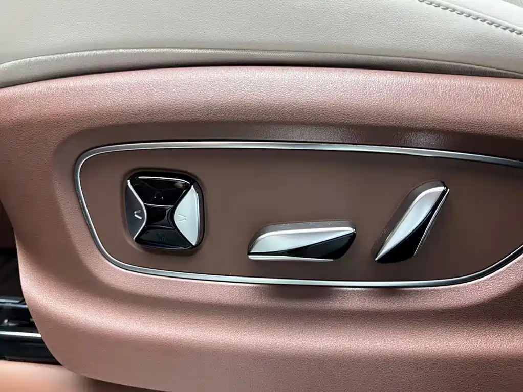 BYD Xia — миниатюра 6
