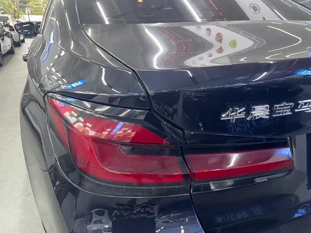 BMW 5 Series — миниатюра 10
