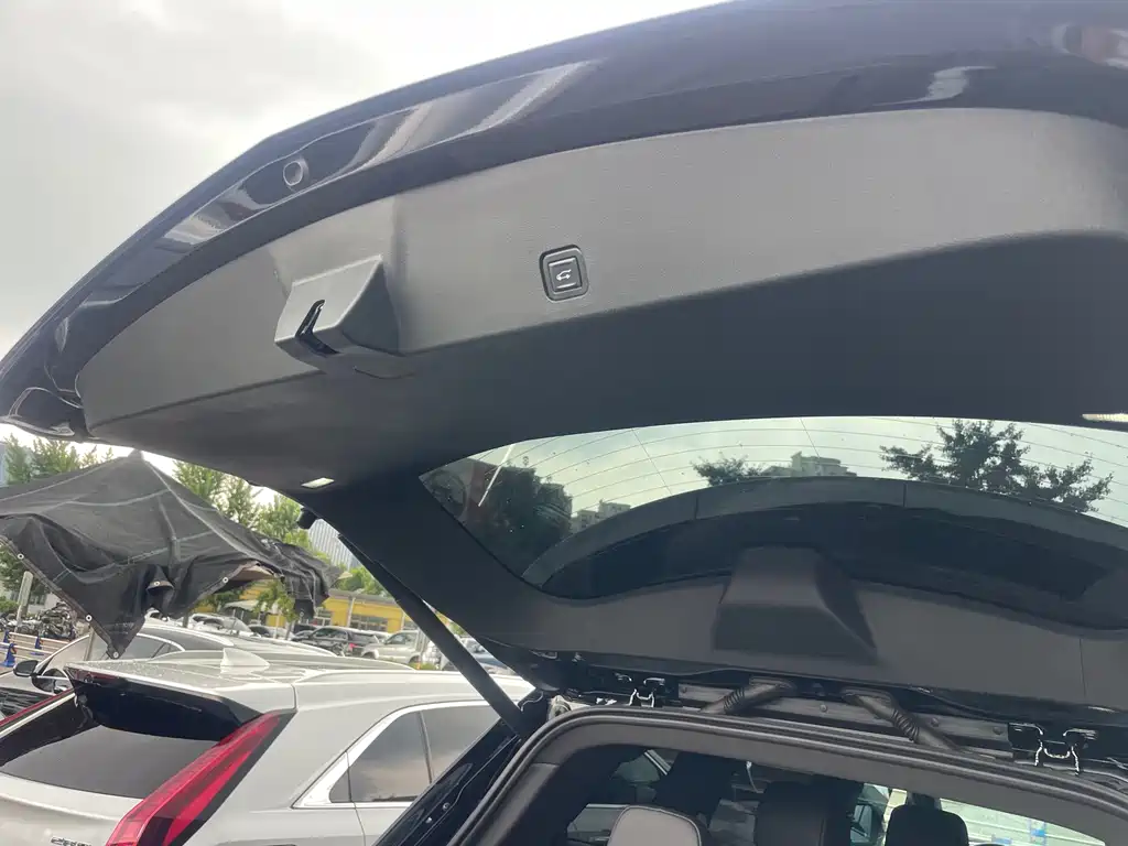 Cadillac XT6 — миниатюра 14