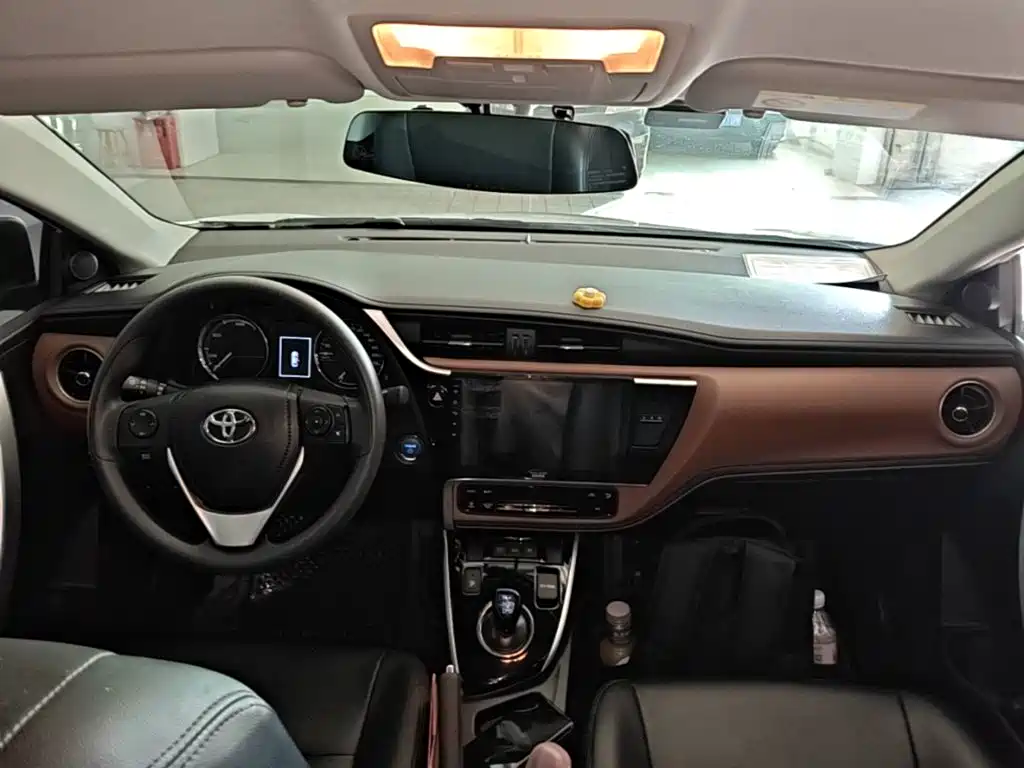 Toyota Corolla Hybrid — миниатюра 10