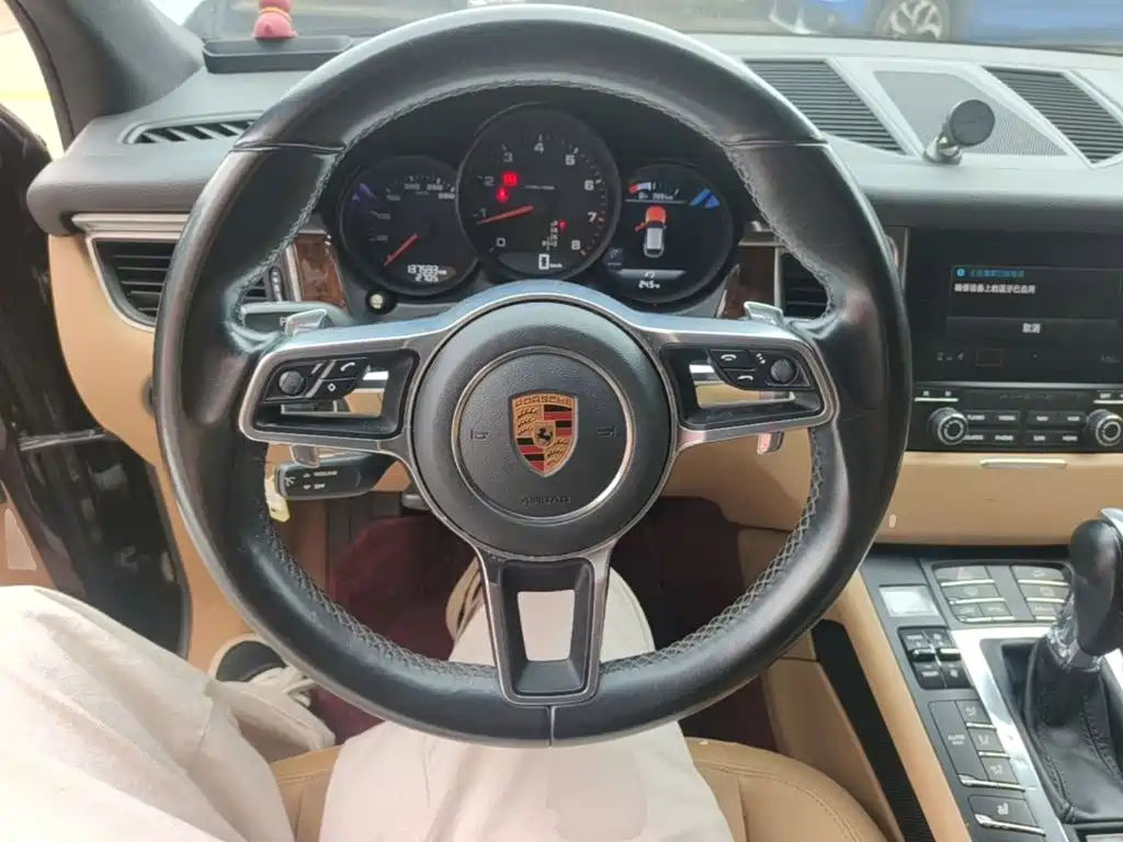 Porsche Macan — миниатюра 11