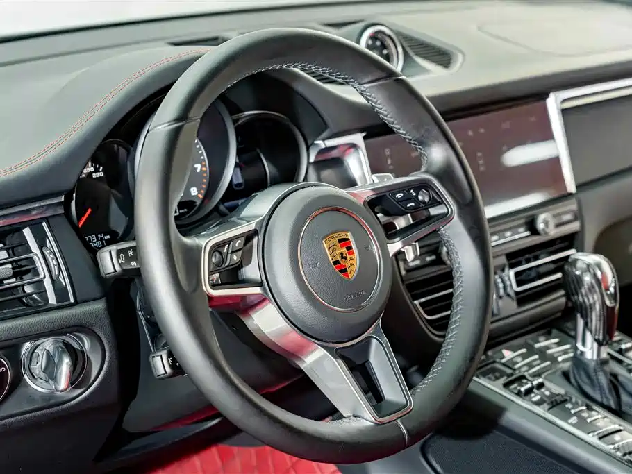 Porsche Macan — миниатюра 11