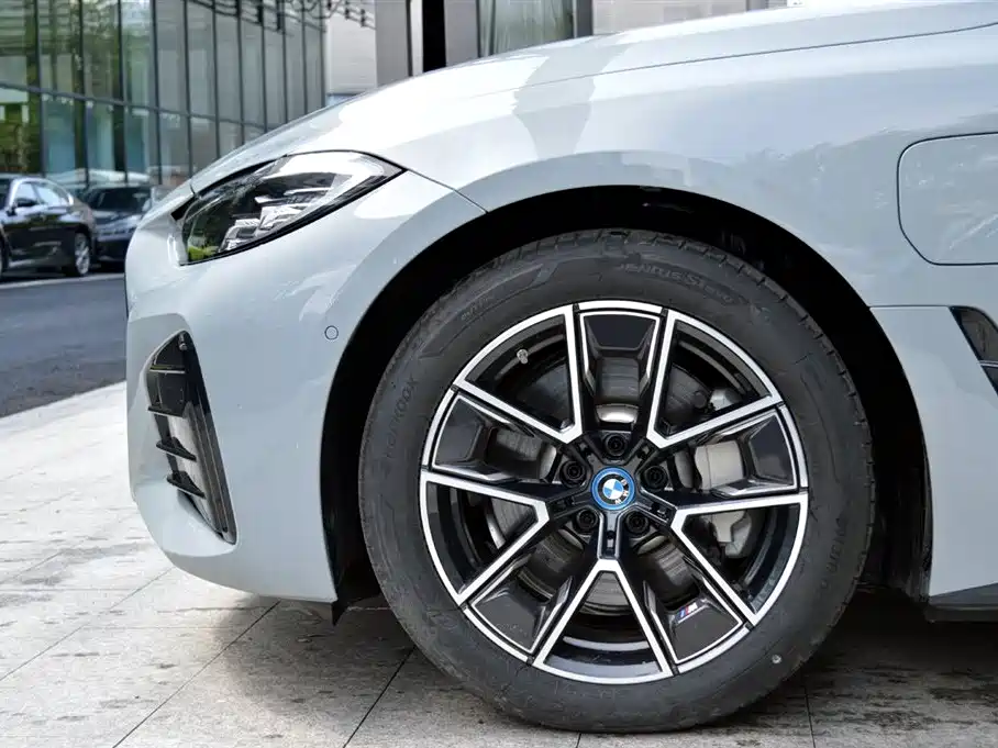 BMW i4 — миниатюра 12