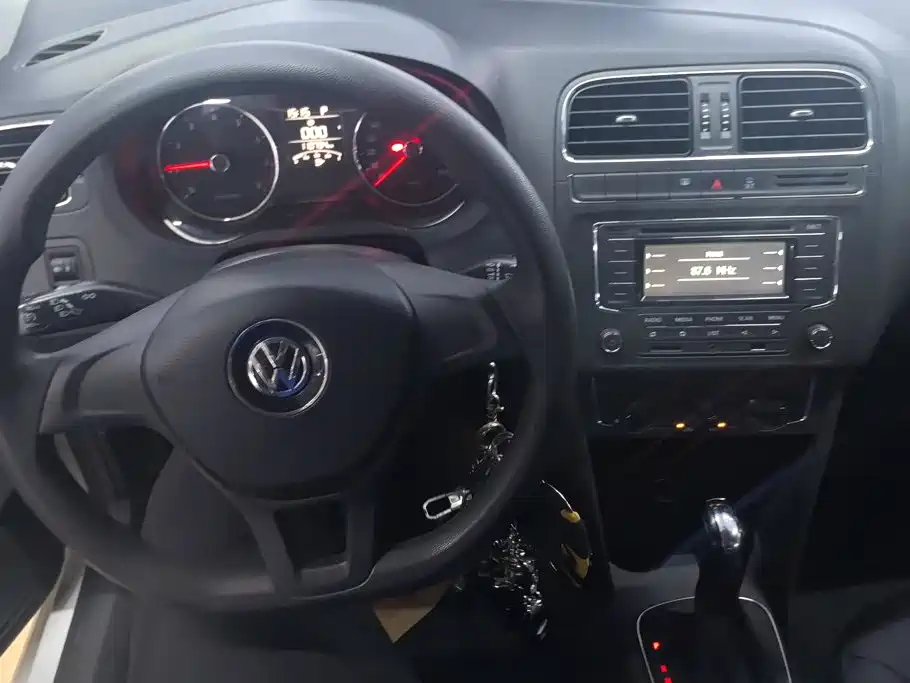 Volkswagen Polo — миниатюра 12