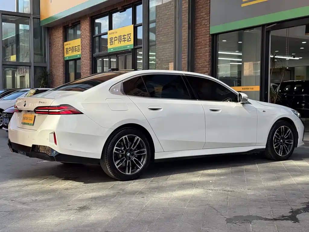 BMW 5 Series — миниатюра 6