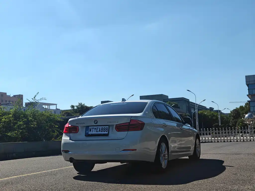 BMW 3 Series — миниатюра 10