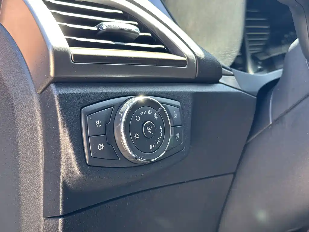 Ford Mondeo — миниатюра 10