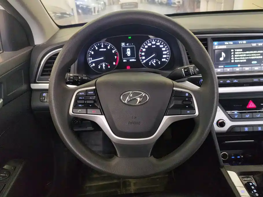 Hyundai Elantra — миниатюра 15
