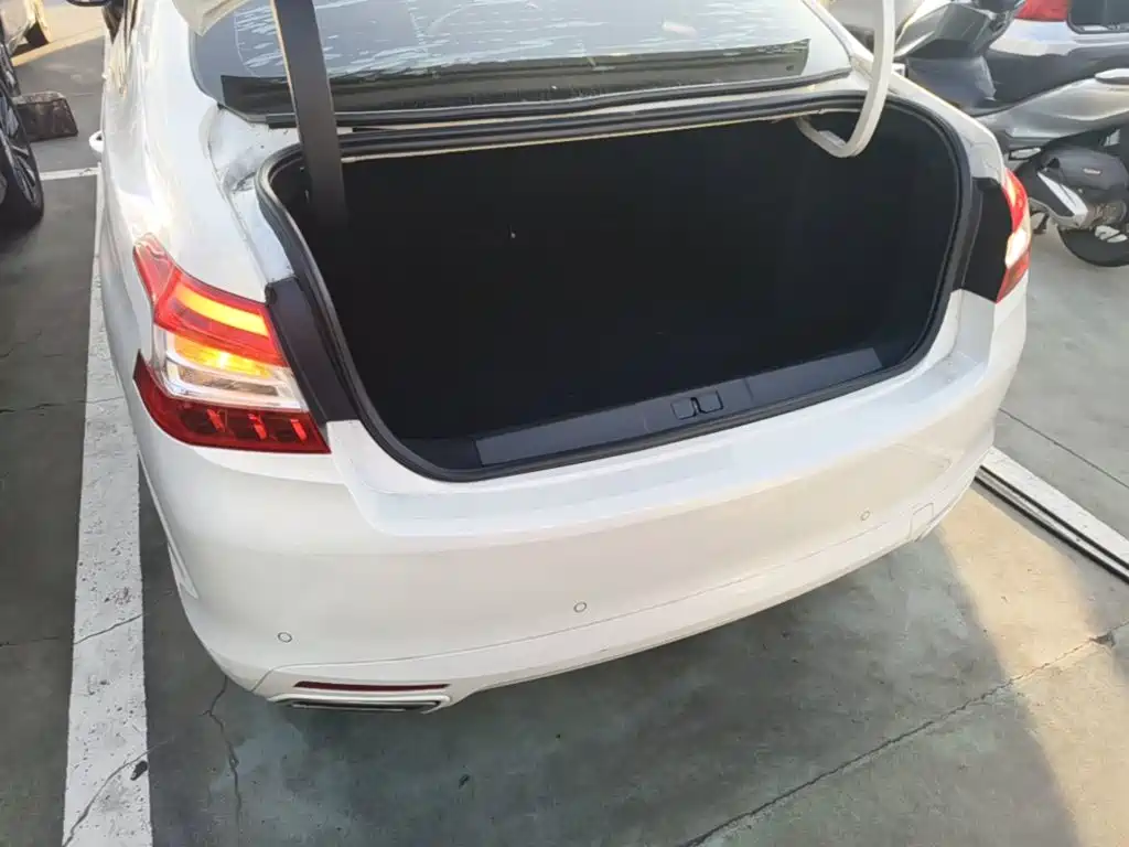 Peugeot 408 — миниатюра 19