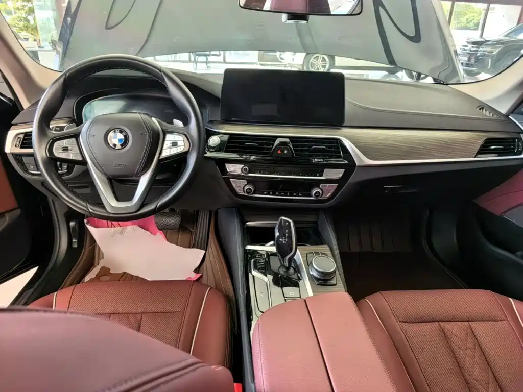 BMW 5 Series — миниатюра 10