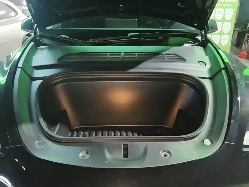 Tesla Model Y — миниатюра 20