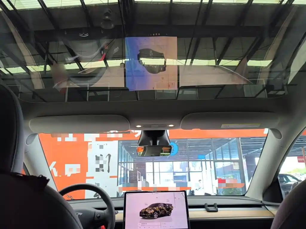 Tesla Model Y — миниатюра 18
