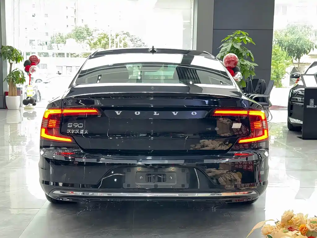 Volvo S90 PHEV — миниатюра 10