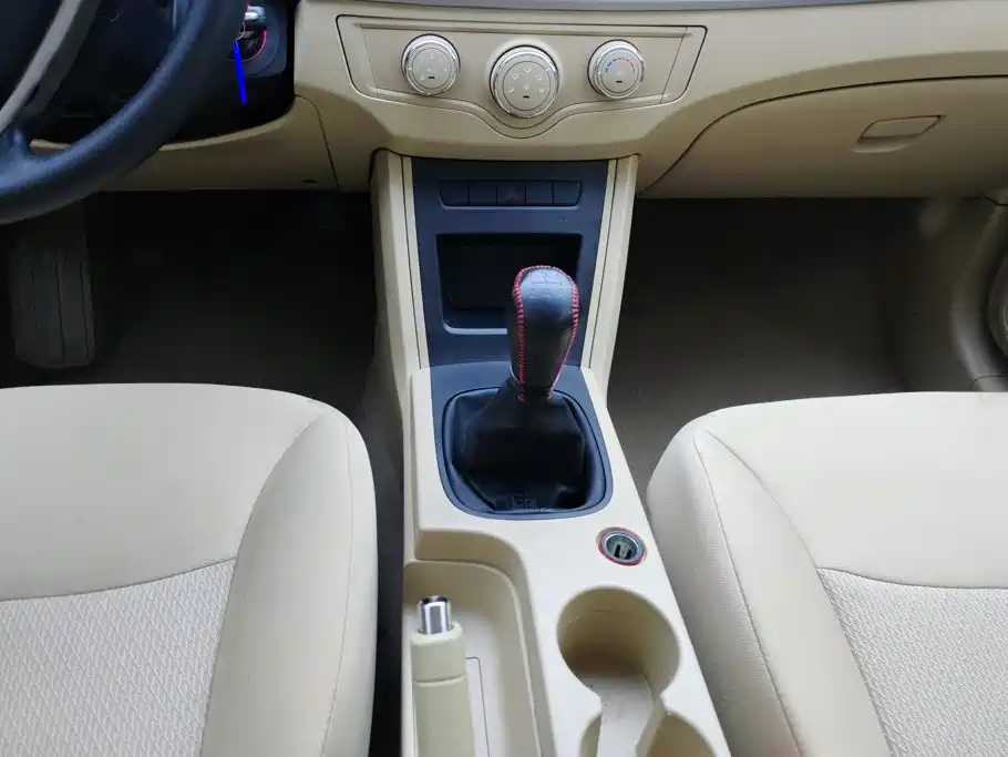 Roewe 350 — миниатюра 16