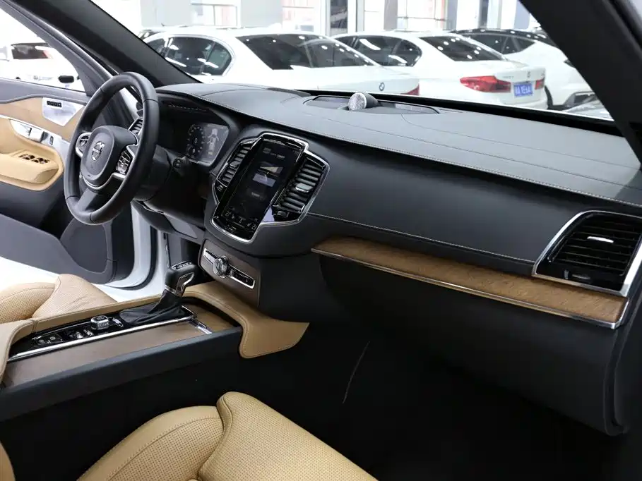 Volvo XC90 — миниатюра 18