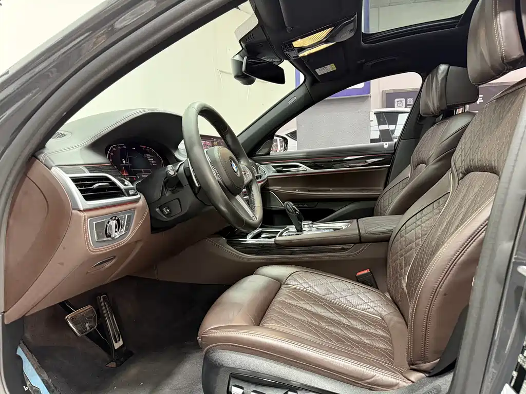 BMW 7 Series — миниатюра 5