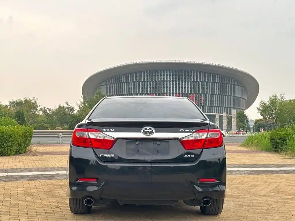 Toyota Camry — миниатюра 5