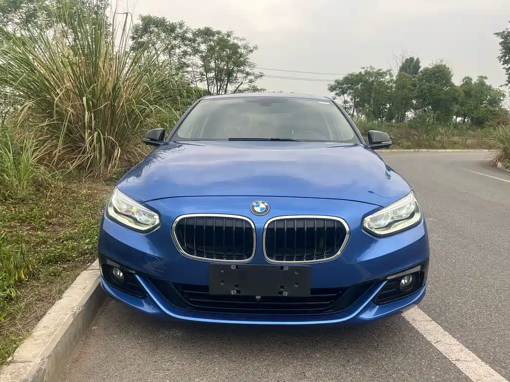 BMW  1 SERIES