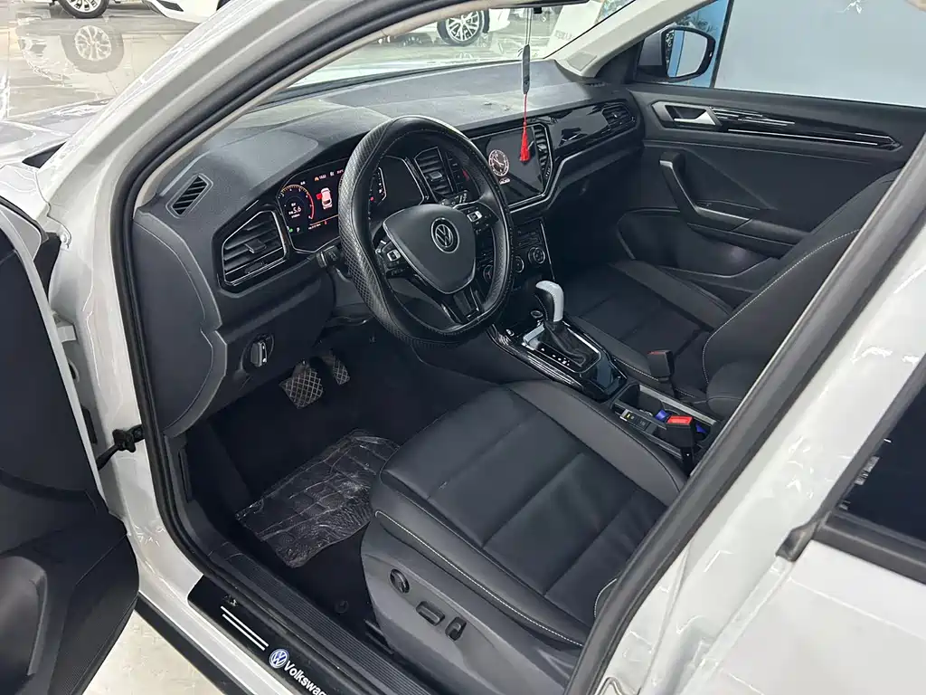Volkswagen T-Roc — миниатюра 3