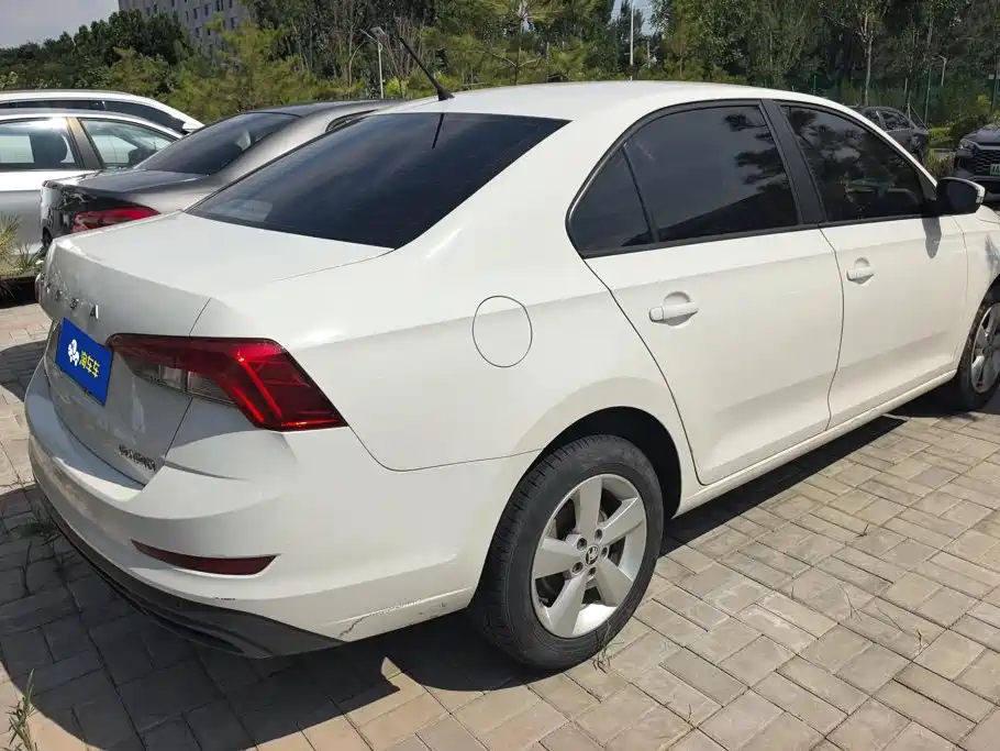 Skoda Rapid — миниатюра 3