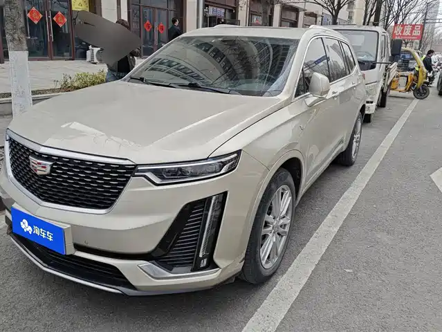 CADILLAC XT6